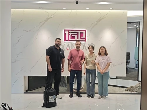 Bun venit călduros clienților iranieni pentru inspecția fabricii